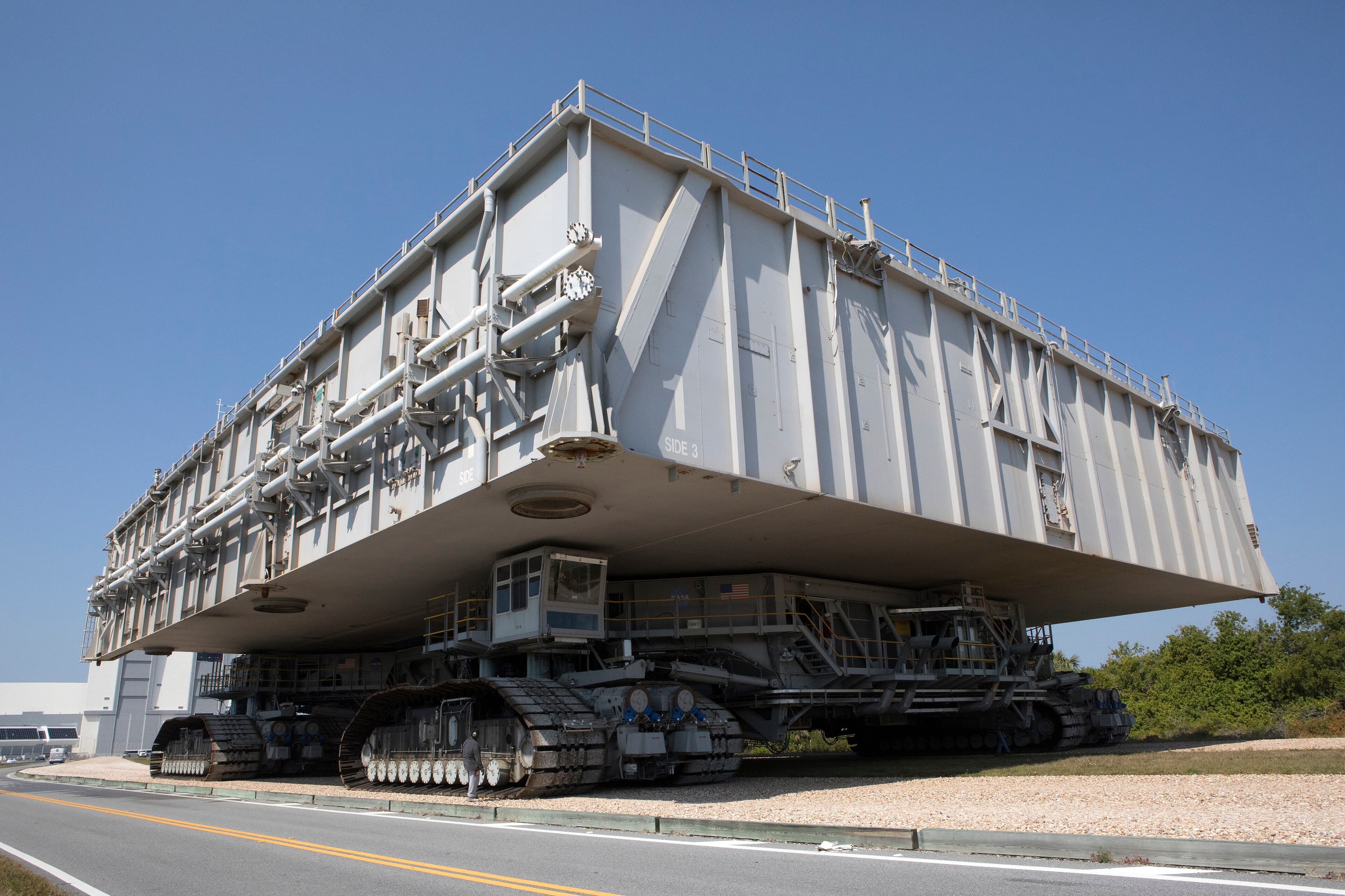 Mobile launcher platform